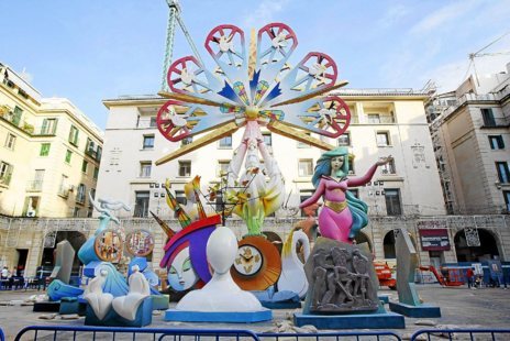 Hoguera del Ayuntamiento 2014 - Foto: El Mundo (http://mun.do/1QLI9K8)